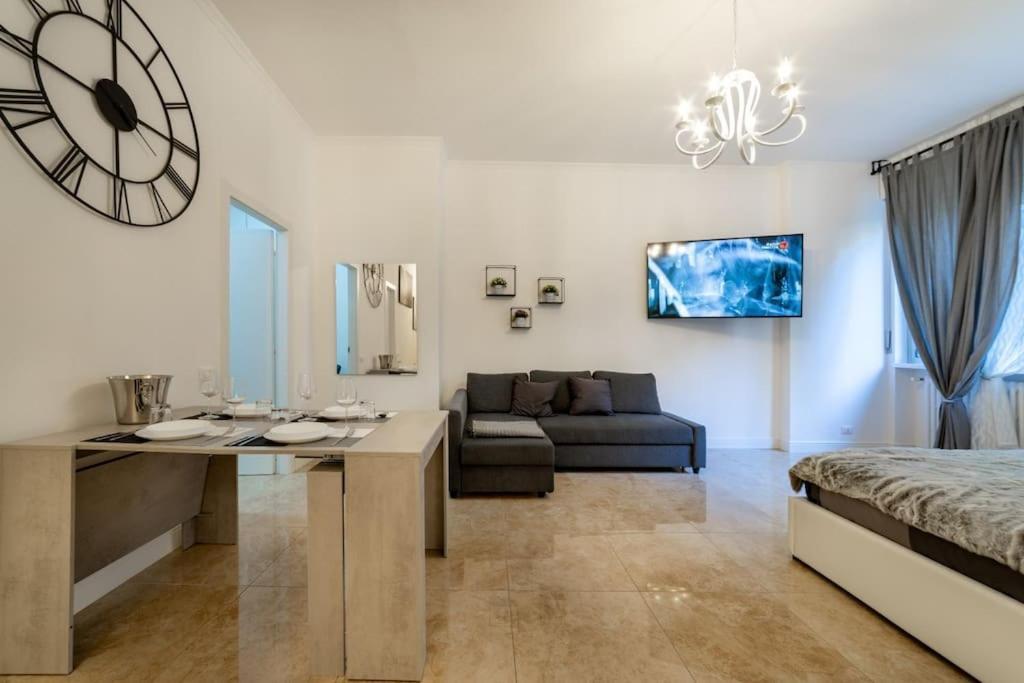 San Babila - Luxury Milanese Apartment ภายนอก รูปภาพ