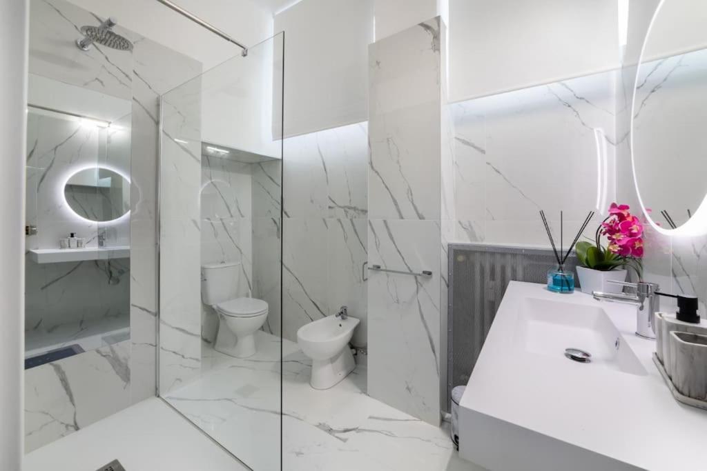 San Babila - Luxury Milanese Apartment ภายนอก รูปภาพ