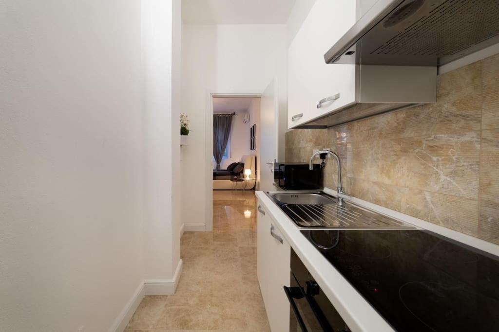 San Babila - Luxury Milanese Apartment ภายนอก รูปภาพ