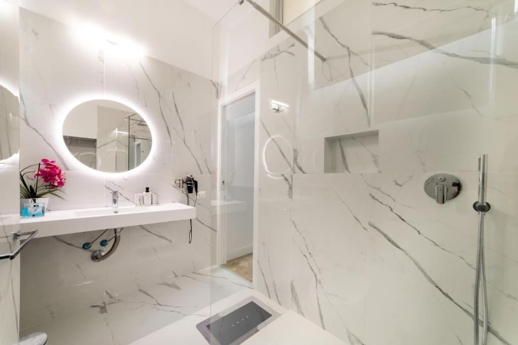 San Babila - Luxury Milanese Apartment ภายนอก รูปภาพ