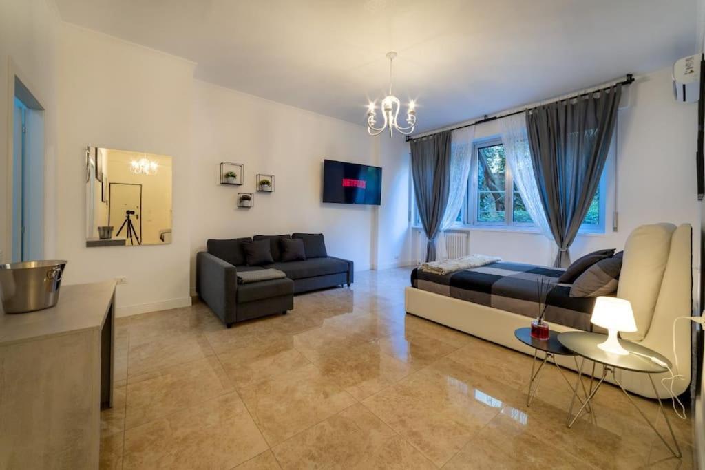 San Babila - Luxury Milanese Apartment ภายนอก รูปภาพ