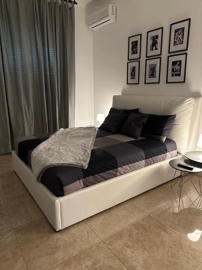 San Babila - Luxury Milanese Apartment ภายนอก รูปภาพ
