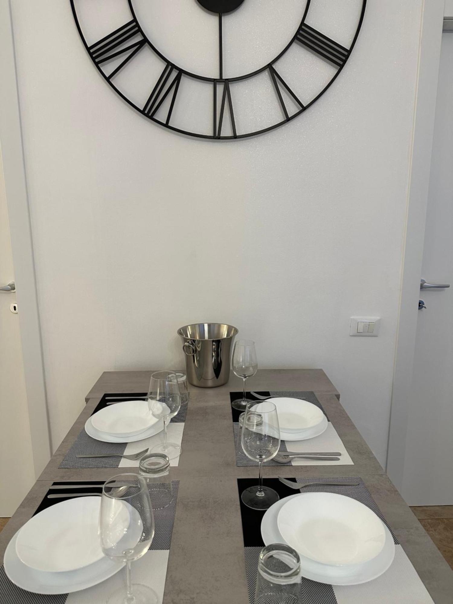 San Babila - Luxury Milanese Apartment ภายนอก รูปภาพ